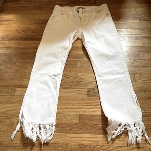 My FAV Zara jeans: White Capri frayed denim pants